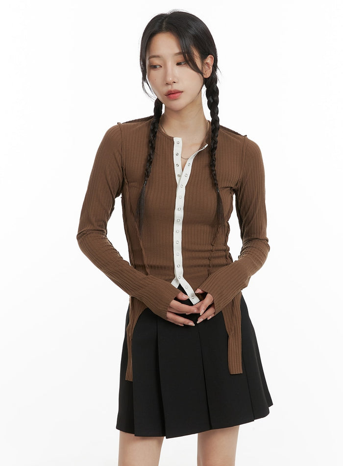 contrasting-button-long-sleeve-top-cm427 / Brown