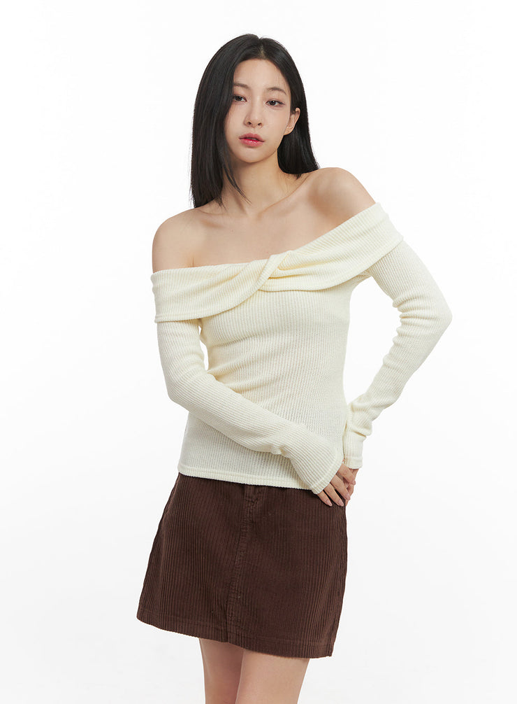 twist-off-shoulder-top-cn426 / light beige