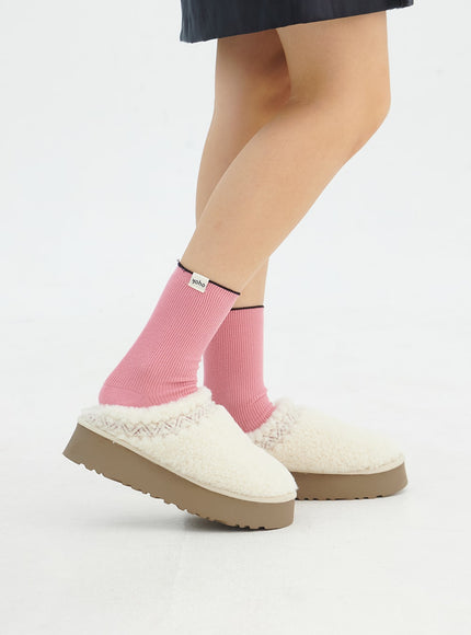 ribbed-knit-socks-in316 / Pink