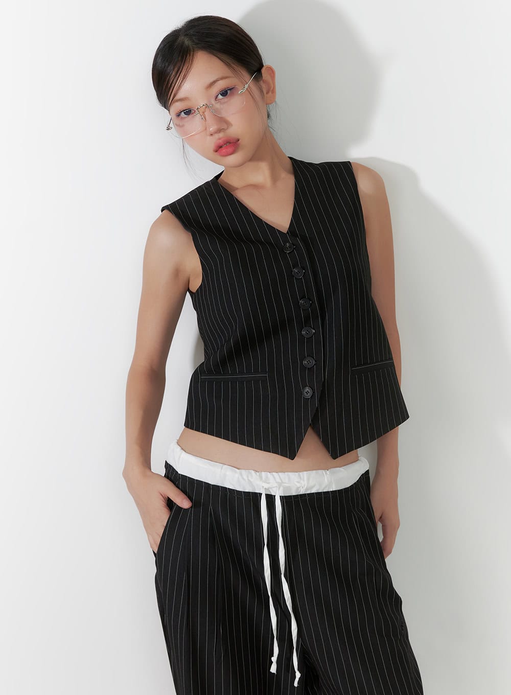 striped-v-neck-vest-cs405 / Black