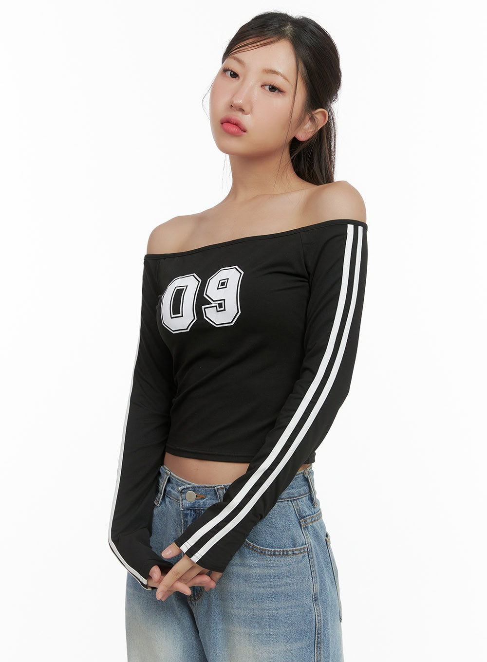 lettering-off-shoulder-crop-top-cs405 / black