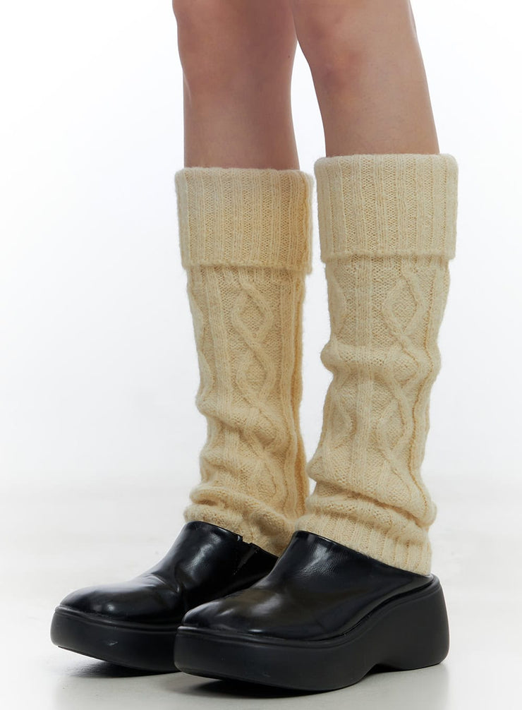 long-cable-knit-leg-warmers-cs419 / Light beige