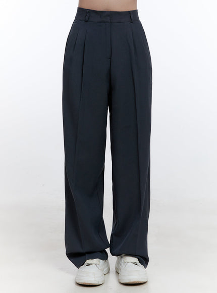 pintuck-straight-fit-slacks-on418