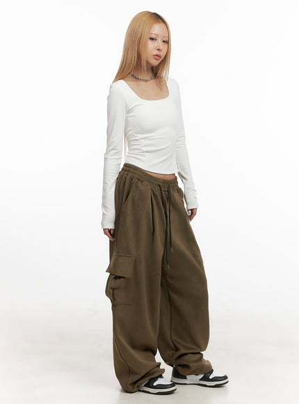 suede-wide-fit-cargo-sweatpants-cj507