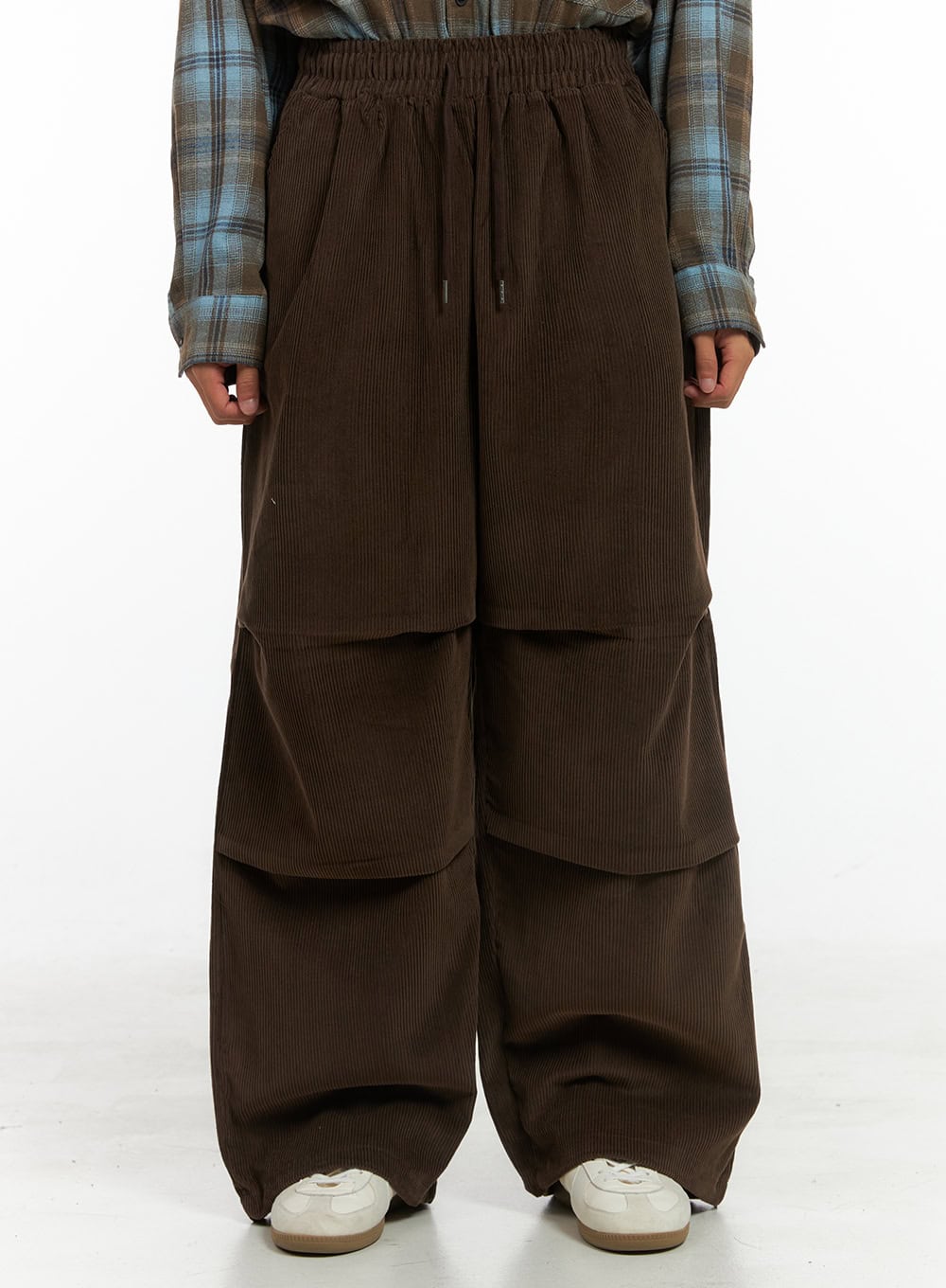 mens-corduroy-pintuck-parachute-pants-brown-is419 / Brown