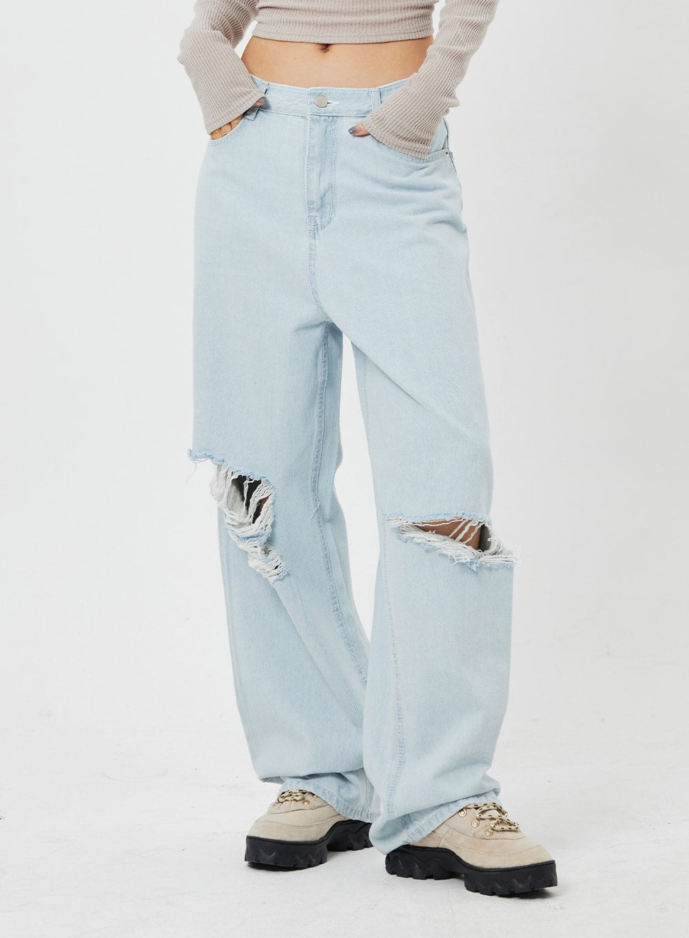 Ripped Light Wash Jeans CF316