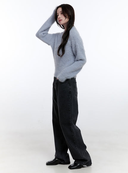 chic-cut-out-sweater-on418