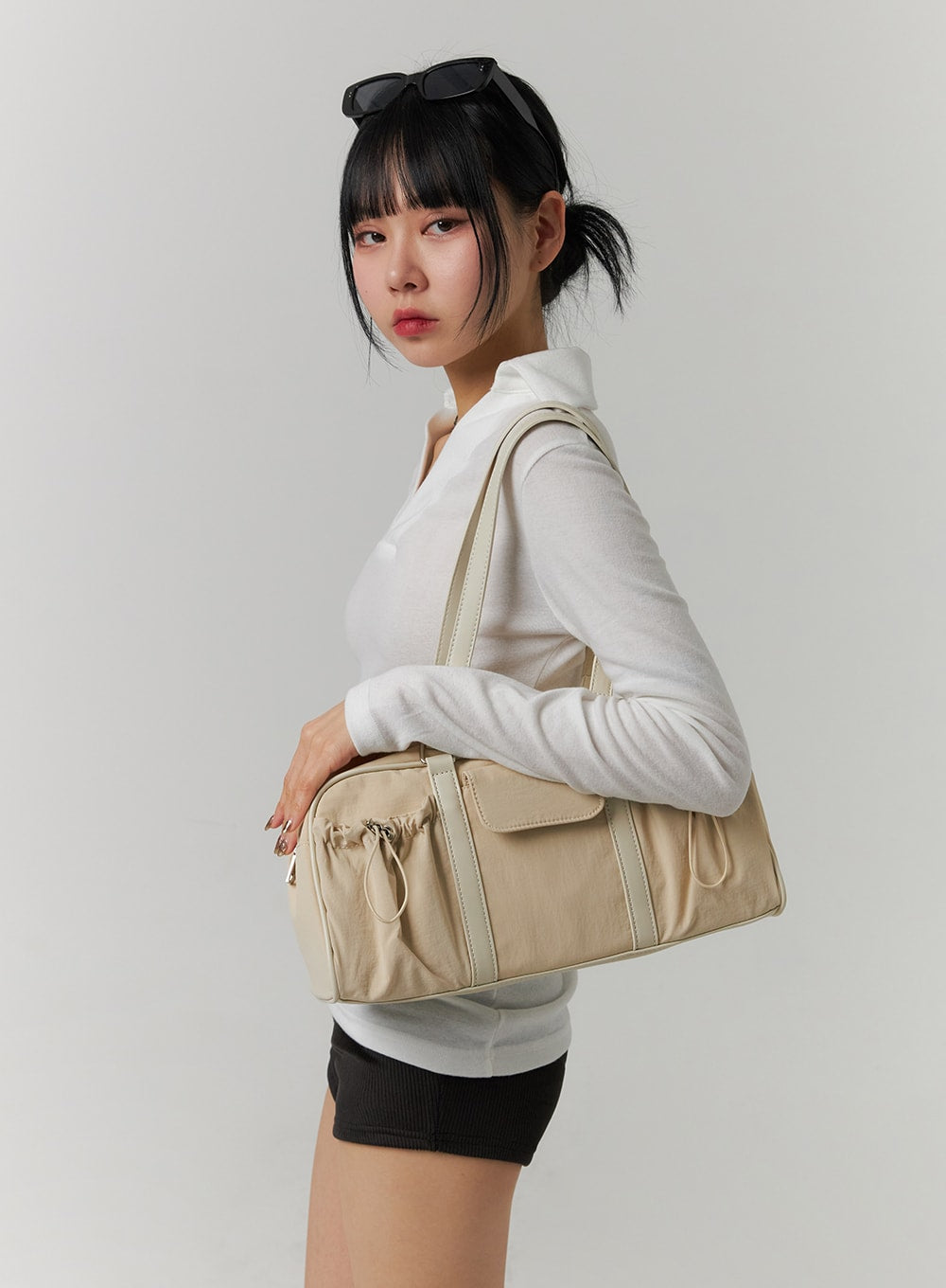 string-pocket-shoulder-bag-cj419