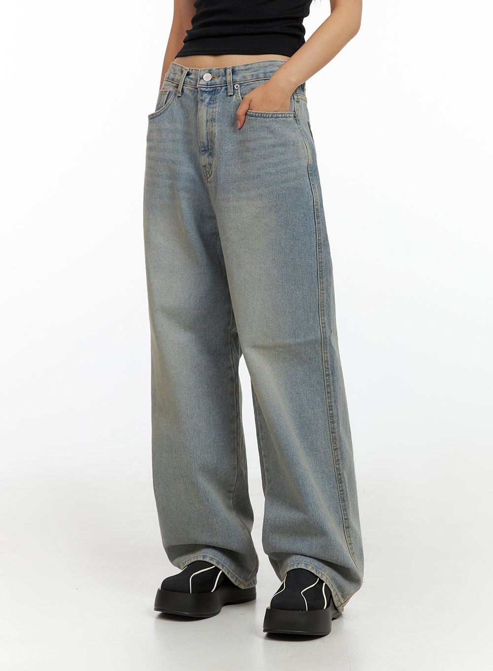 light-washed-baggy-jeans-il409