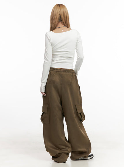 suede-wide-fit-cargo-sweatpants-cj507