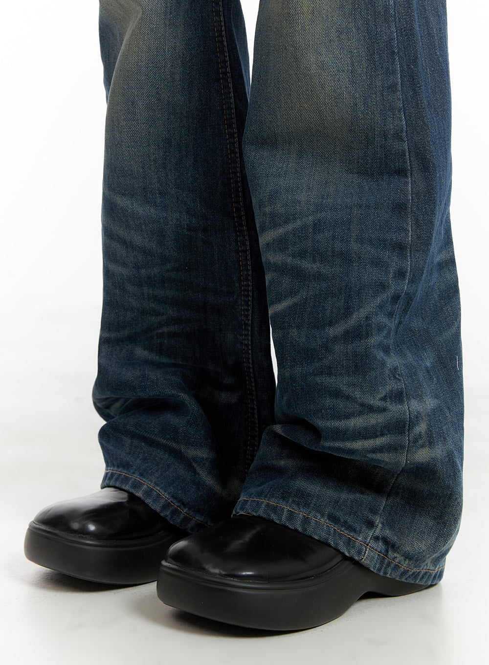 slim-washed-bootcut-jeans-cm426