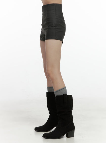 high-waist-faux-leather-shorts-oo401