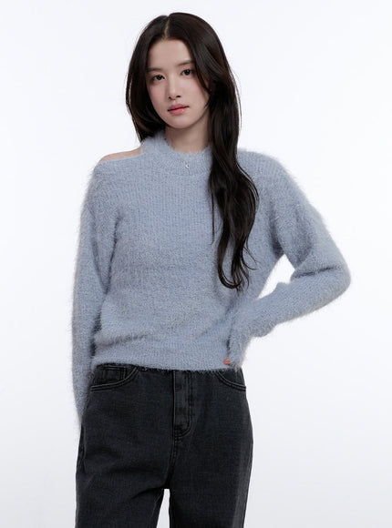 chic-cut-out-sweater-on418