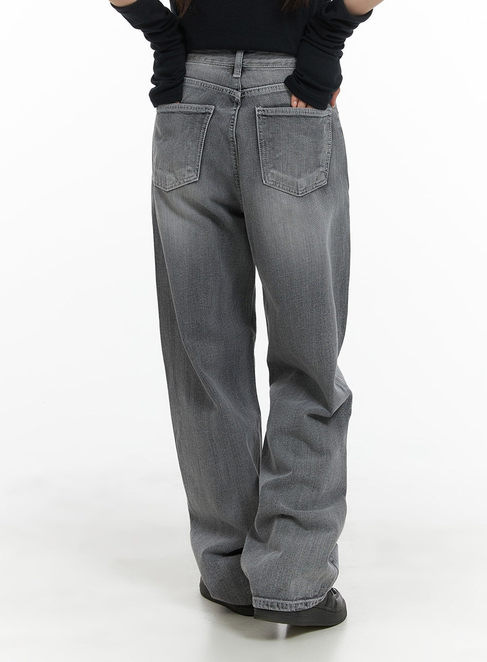 light-washed-baggy-straight-jeans-cm427