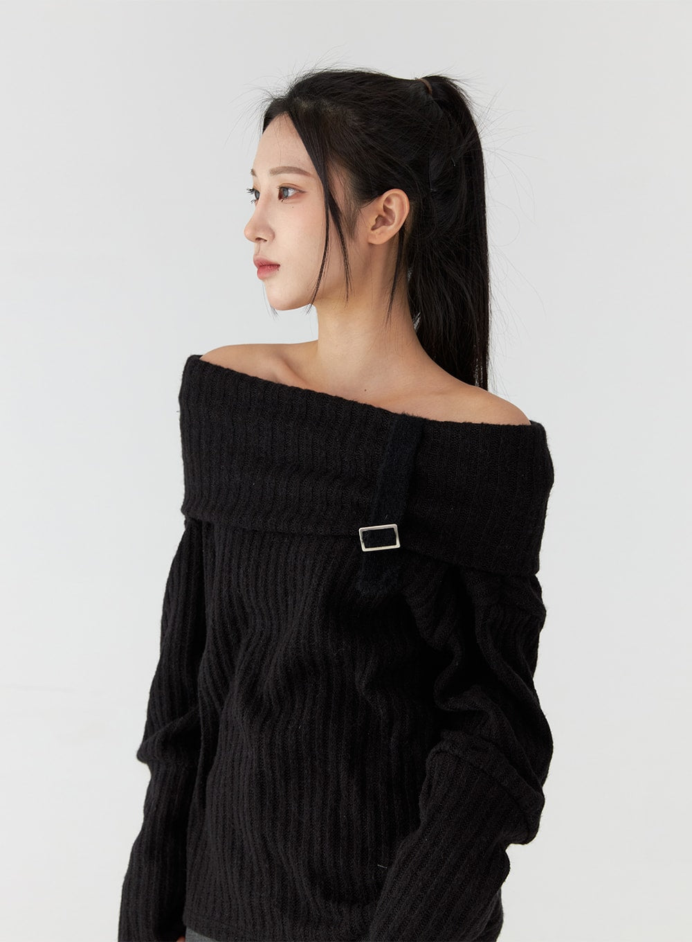 off-shoulder-buckle-knit-sweater-cd322