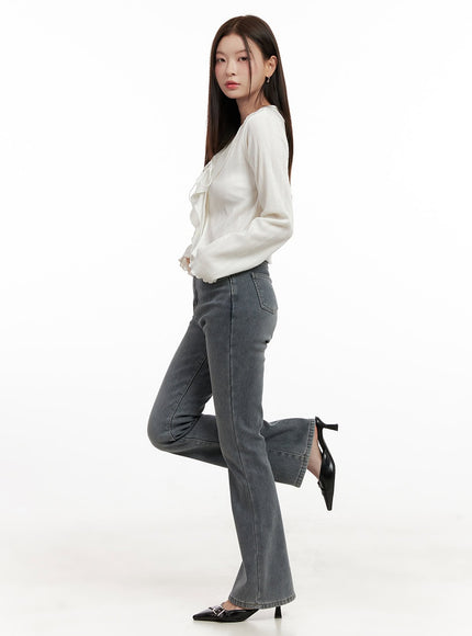 madison-washed-flared-jeans-on422