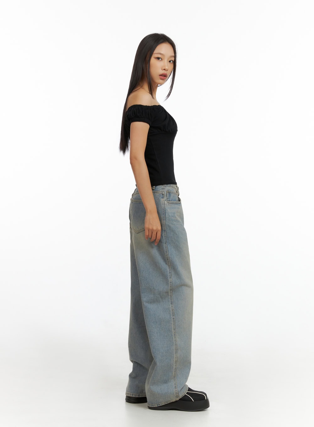 light-washed-baggy-jeans-il409