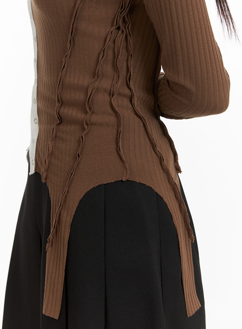 contrasting-button-long-sleeve-top-cm427