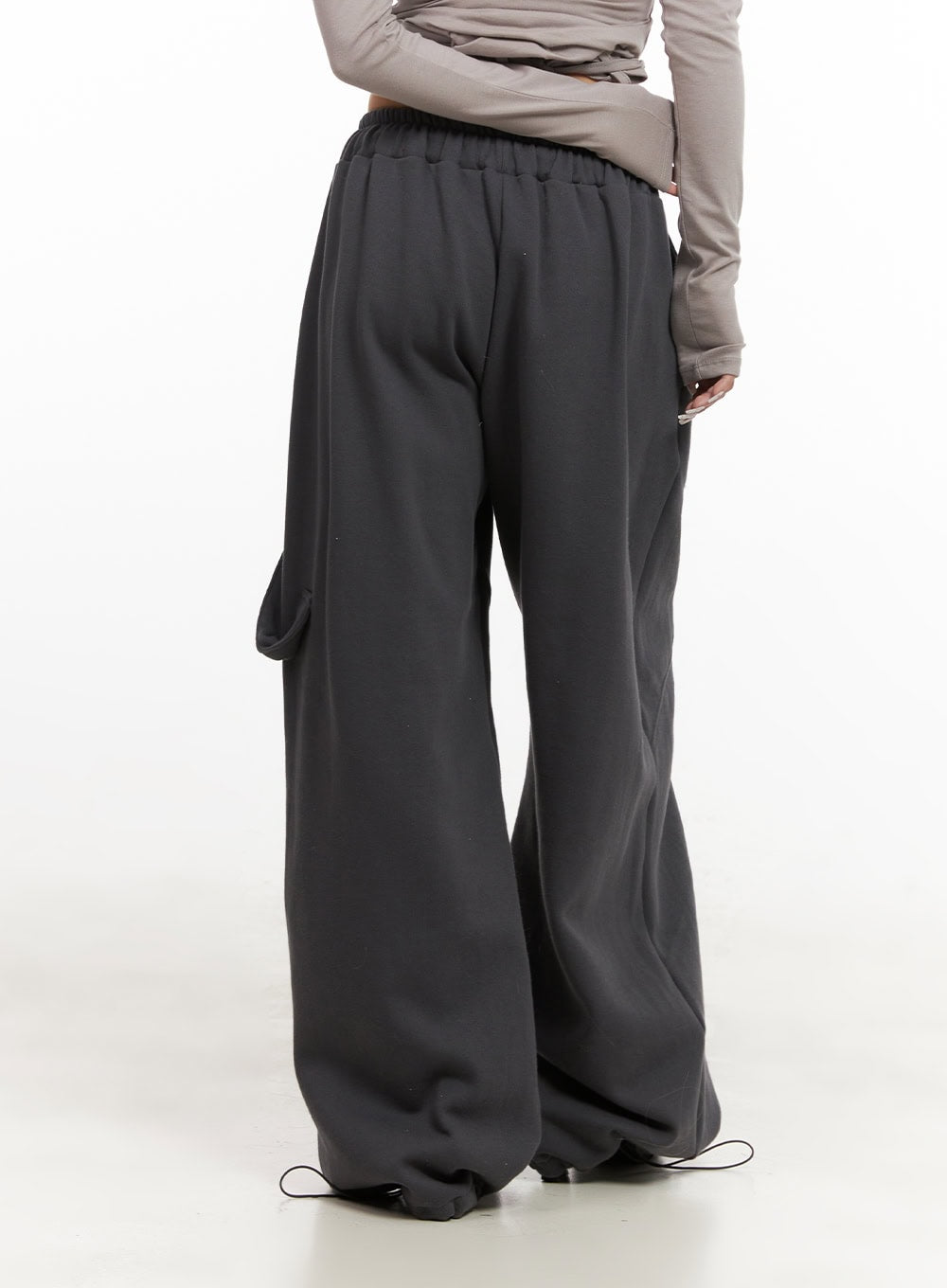 Wide-Fit Cargo Sweatpants CJ507