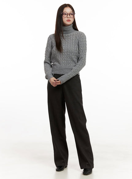 warm-straight-fit-slacks-on422