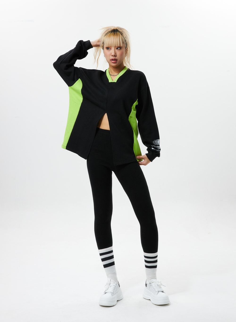 cut-out-v-neck-sweatshirt-is322