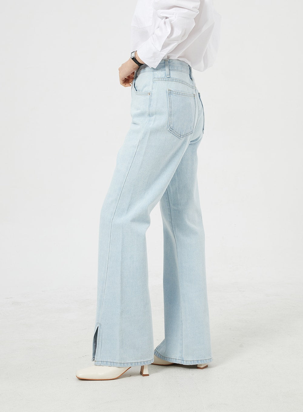 Light Wash Slit Jeans OM322