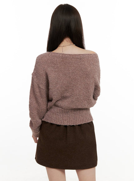 loose-fit-one-shoulder-sweater-on422