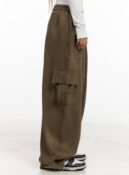 suede-wide-fit-cargo-sweatpants-cj507