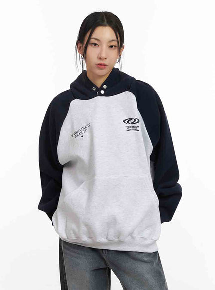 Small Graphic Print Snap Button Hoodie IJ503