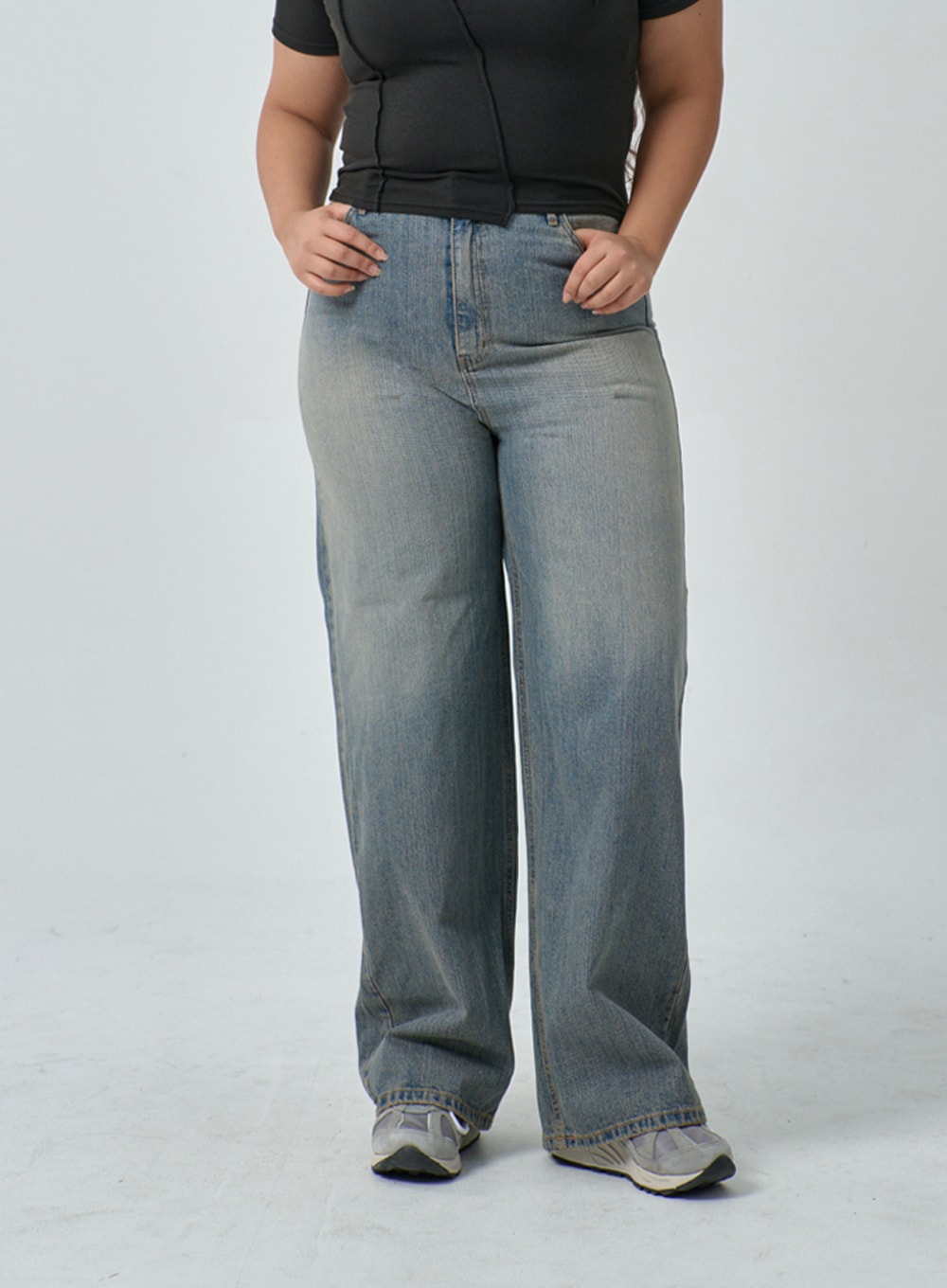 Plus Light Wash Wide Leg Jeans IF317