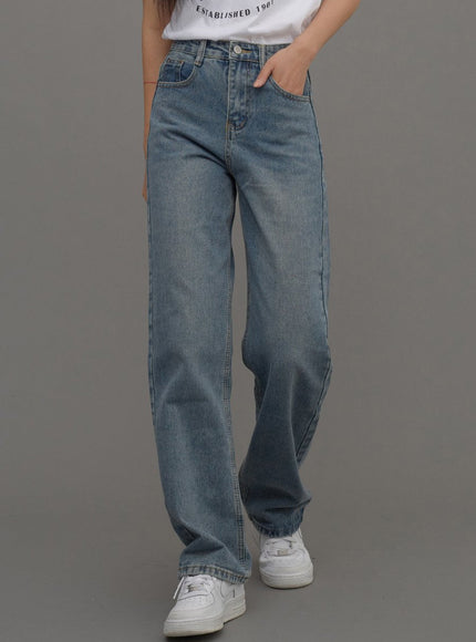 Straight Leg Jeans CM6