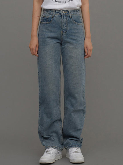 Straight Leg Jeans CM6