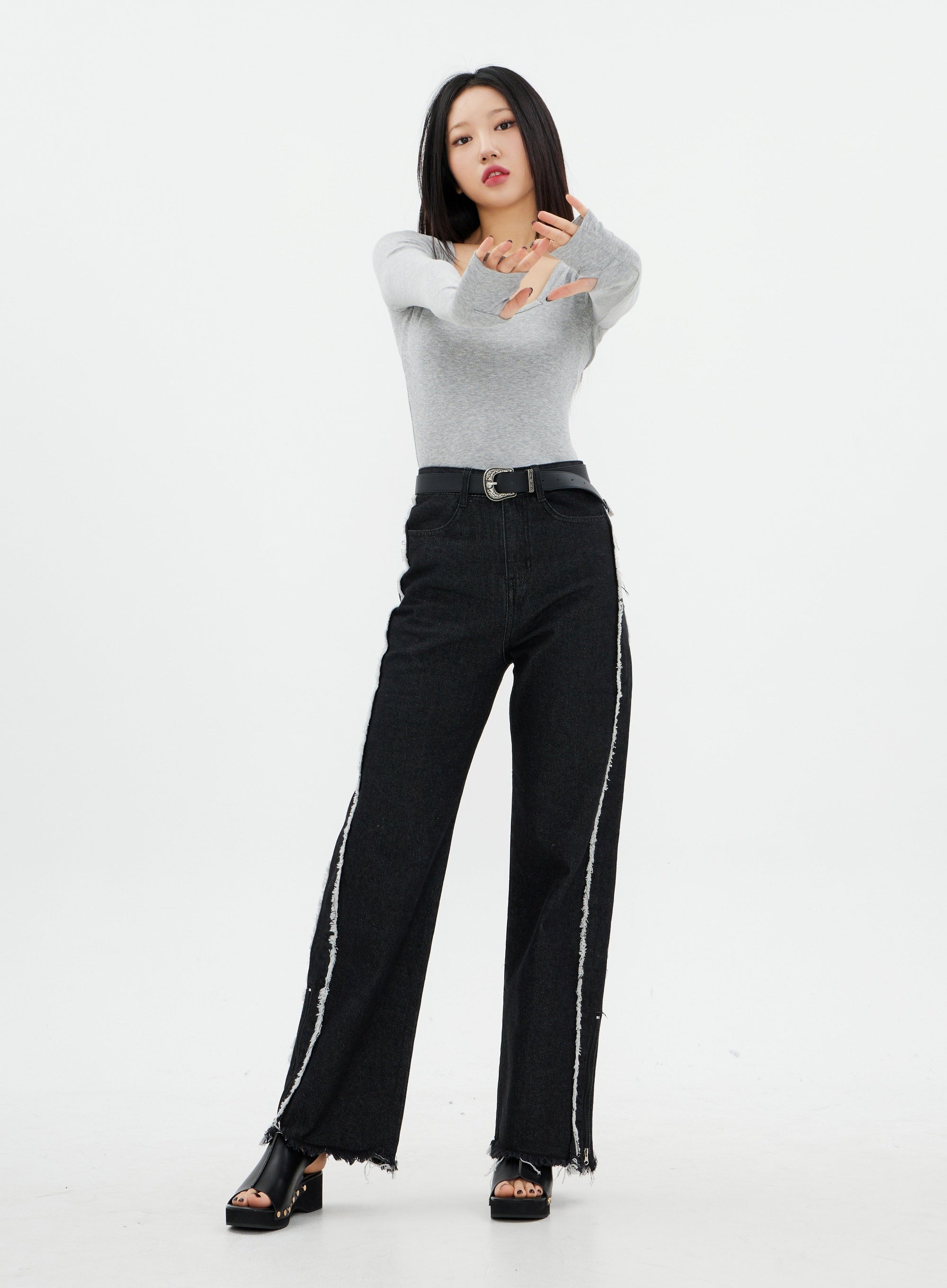 Lewkin Basic Jeans with Side Tassel Detail K2302