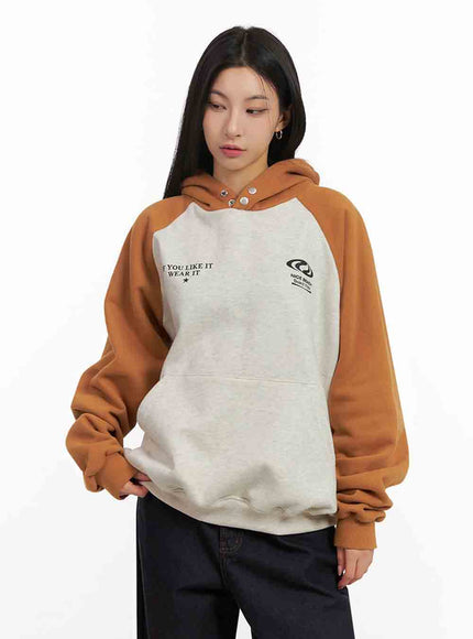 Small Graphic Print Snap Button Hoodie IJ503