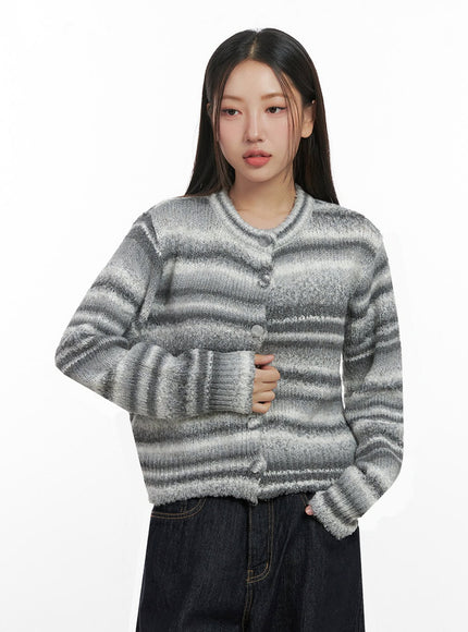 gradient-buttoned-sweater-in415 / Gray