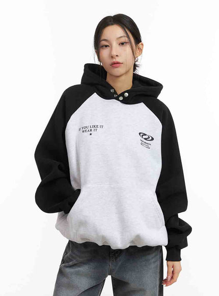 Small Graphic Print Snap Button Hoodie IJ503