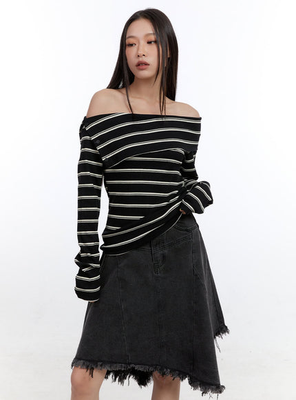 buttoned-off-shoulder-stripe-tee-cn401 / Black