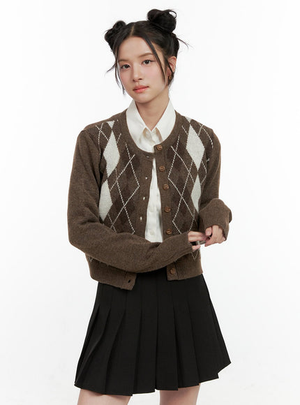 long-sleeve-argyle-cardigan-on404 / Brown