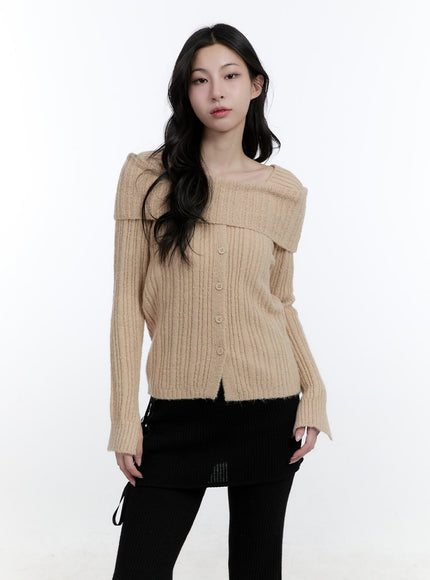 square-neck-buttoned-sweater-cj520 / Beige