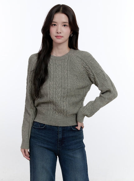 cable-knit-round-neck-sweater-on418 / Gray