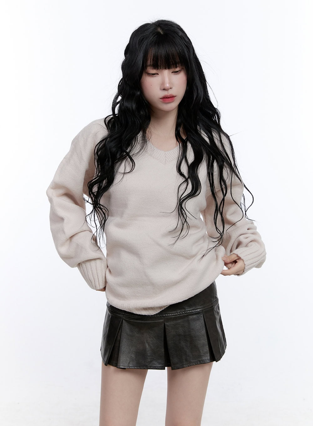 soft-knit-v-neck-sweater-cd420 / Light beige