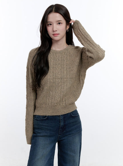 cable-knit-round-neck-sweater-on418 / Beige